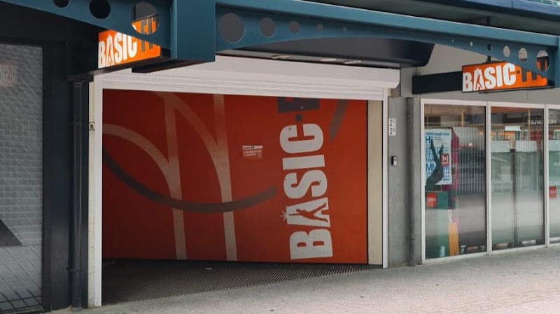 Sportschool Basic-Fit 24/7 Hoogvliet Rotterdam Terborchlaan in Hoogvliet Rotterdam