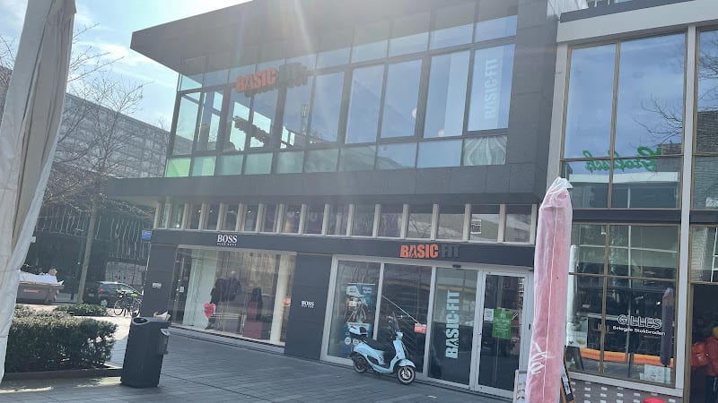 Sportschool Basic-Fit 24/7 Rotterdam Groote Vlietlaan in Rotterdam