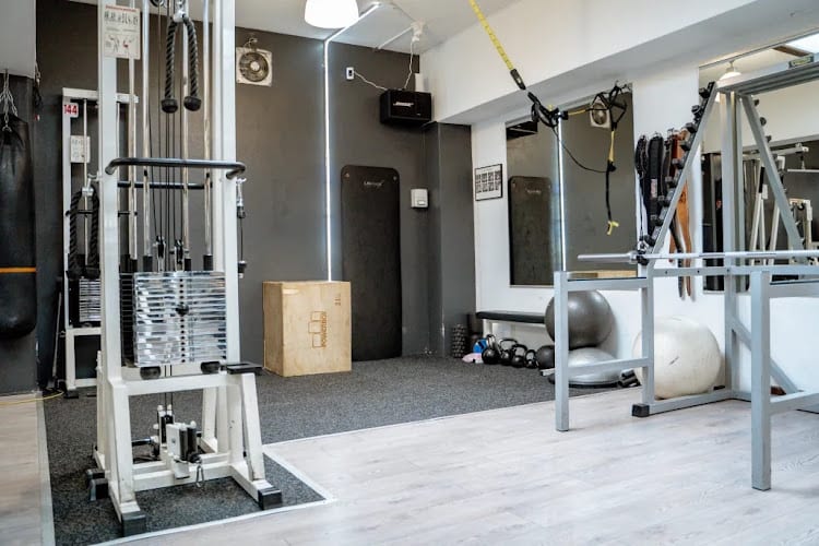 Sportschool Fitness Studio Onna 24/7 in Amsterdam